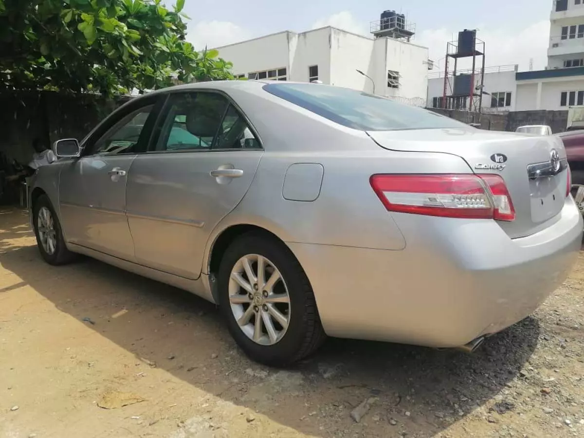 Toyota Camry   - 2011