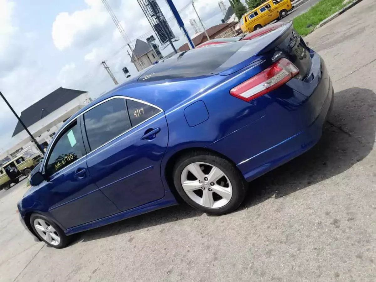 Toyota Camry   - 2011