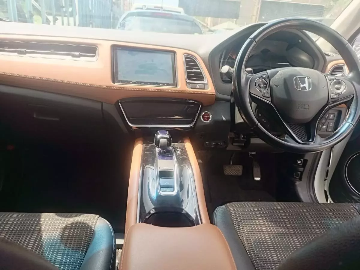 Honda Vezel Hybrid   - 2016