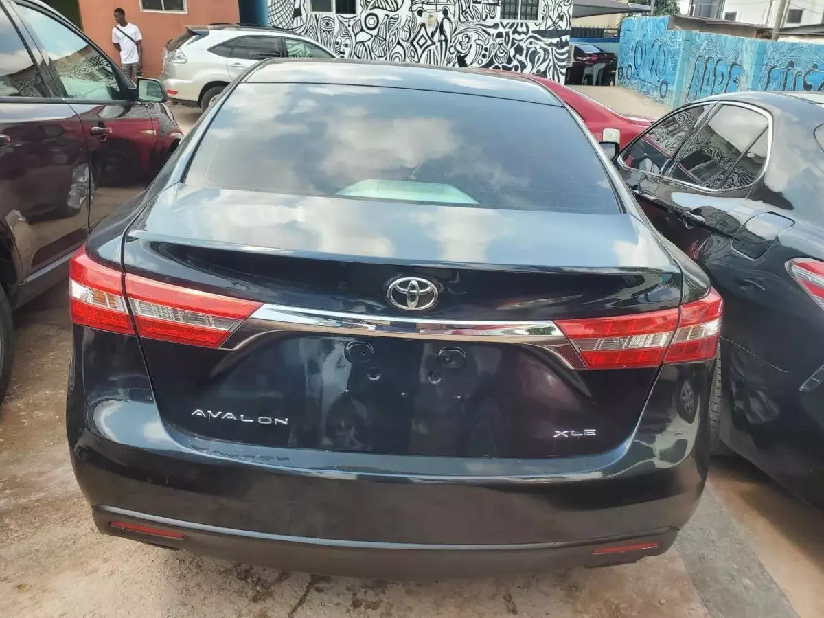 Toyota Avalon   - 2014