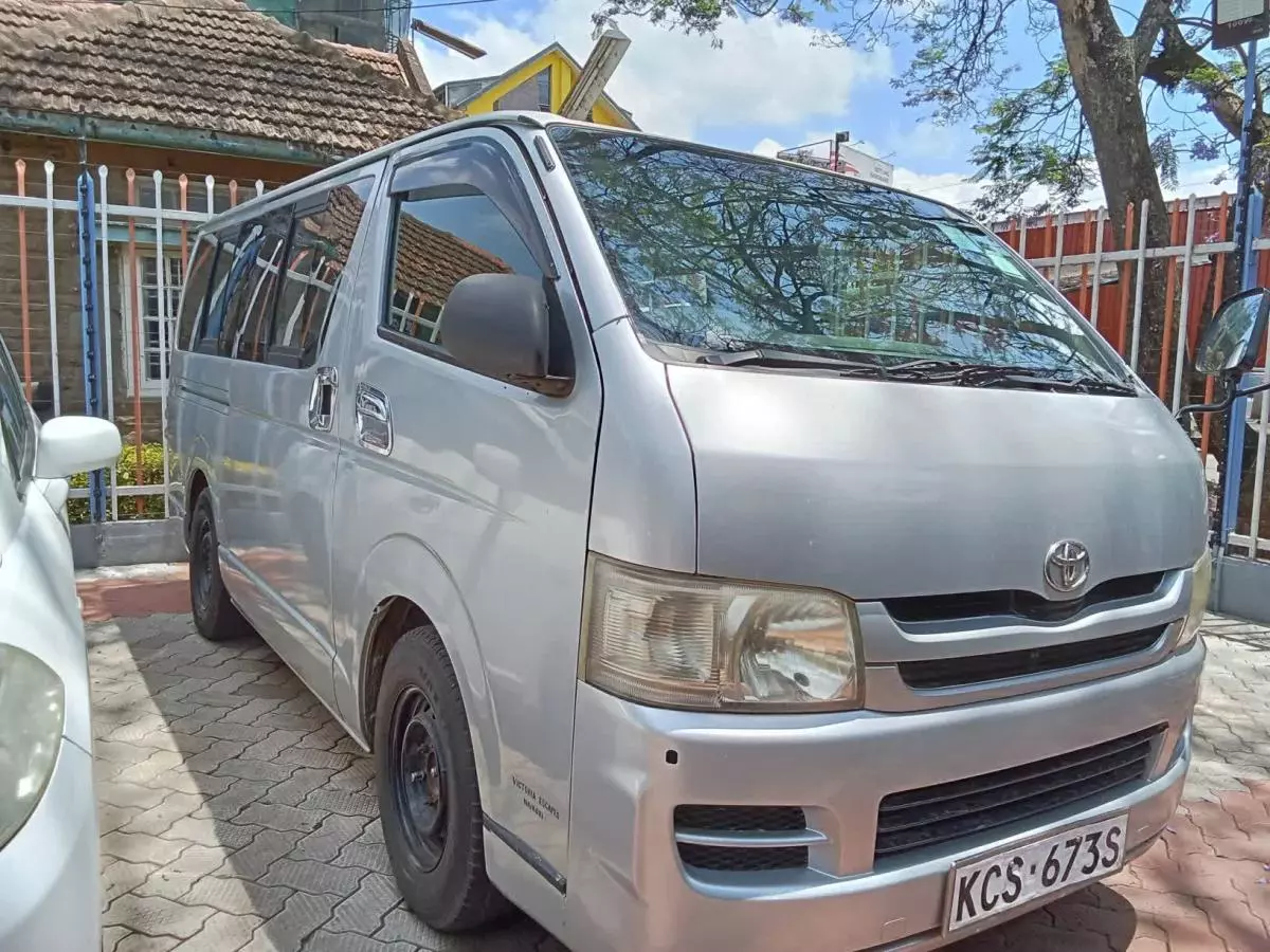 Toyota Hiace   - 2011