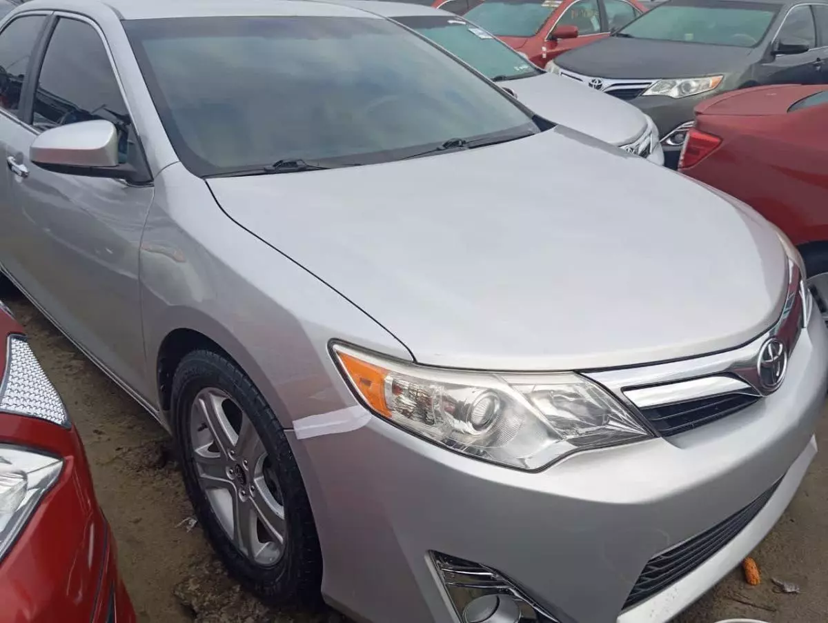 Toyota Camry   - 2012