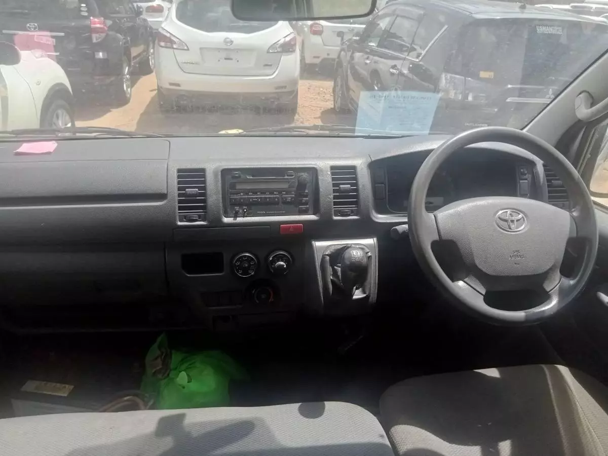 Toyota Hiace   - 2014