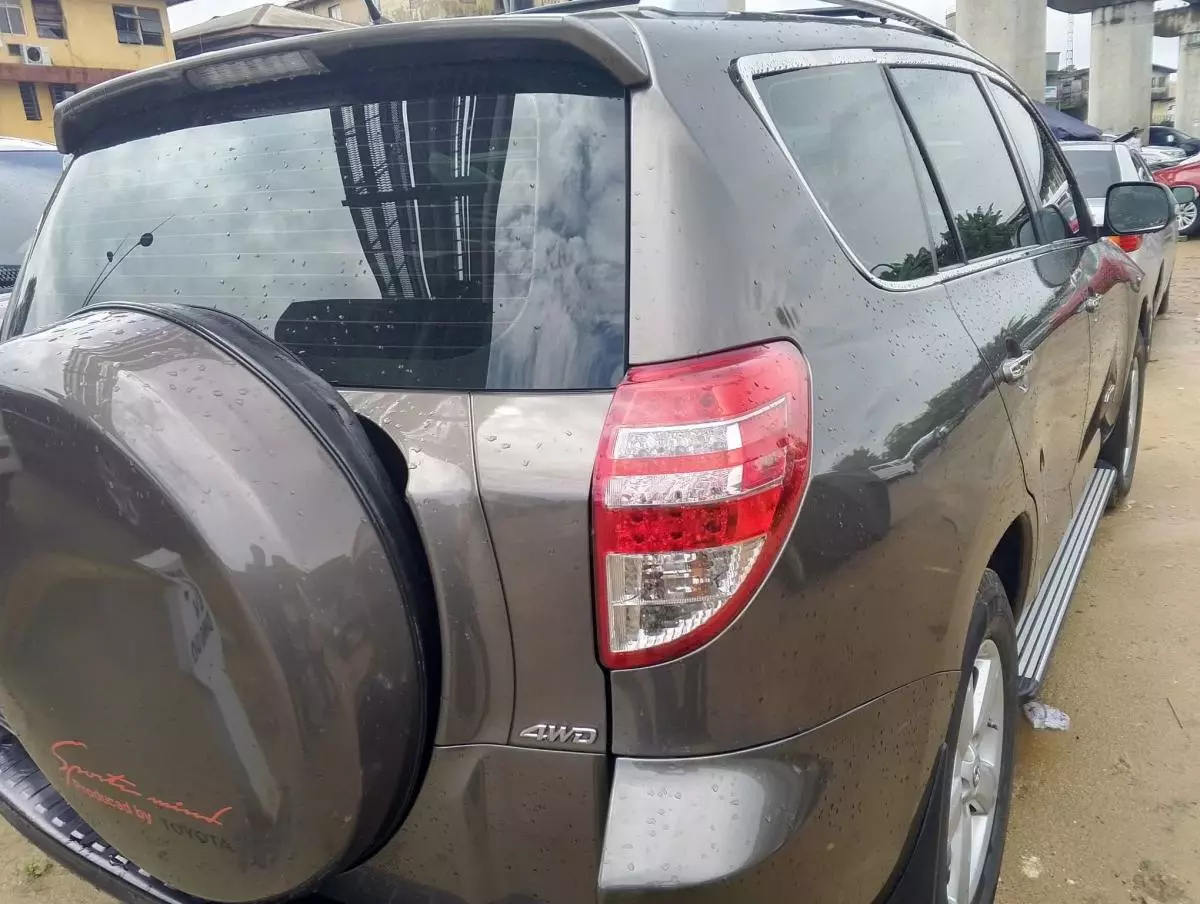 Toyota RAV 4   - 2009