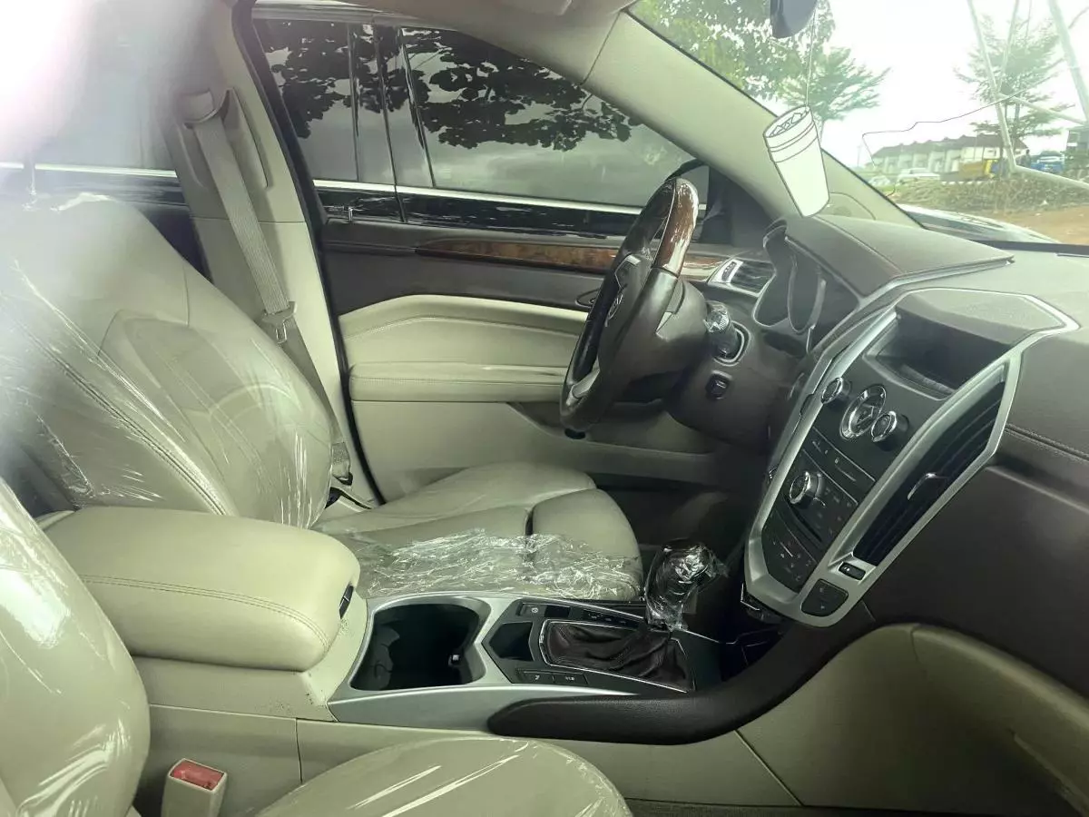 Cadillac SRX   - 2010