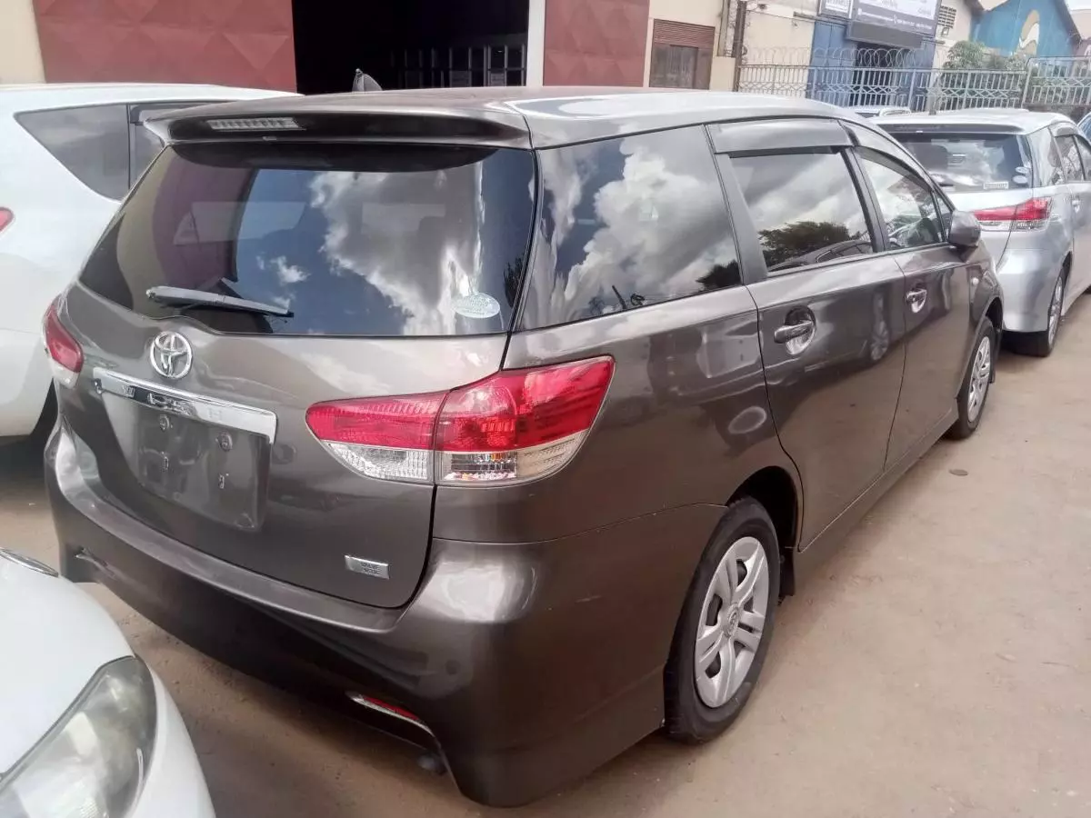 Toyota Wish   - 2010