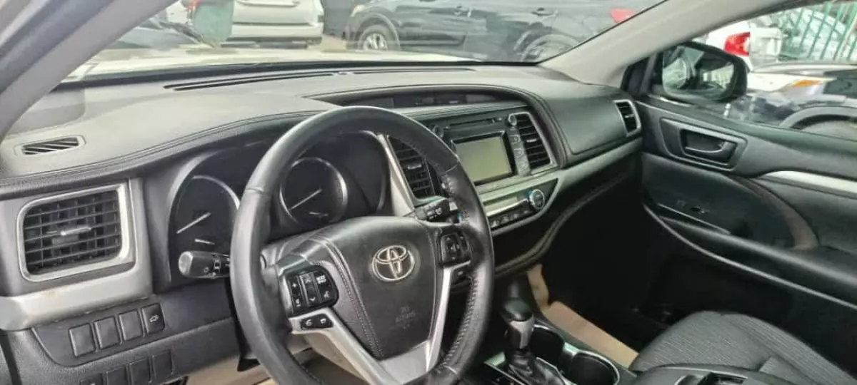 Toyota Highlander   - 2014