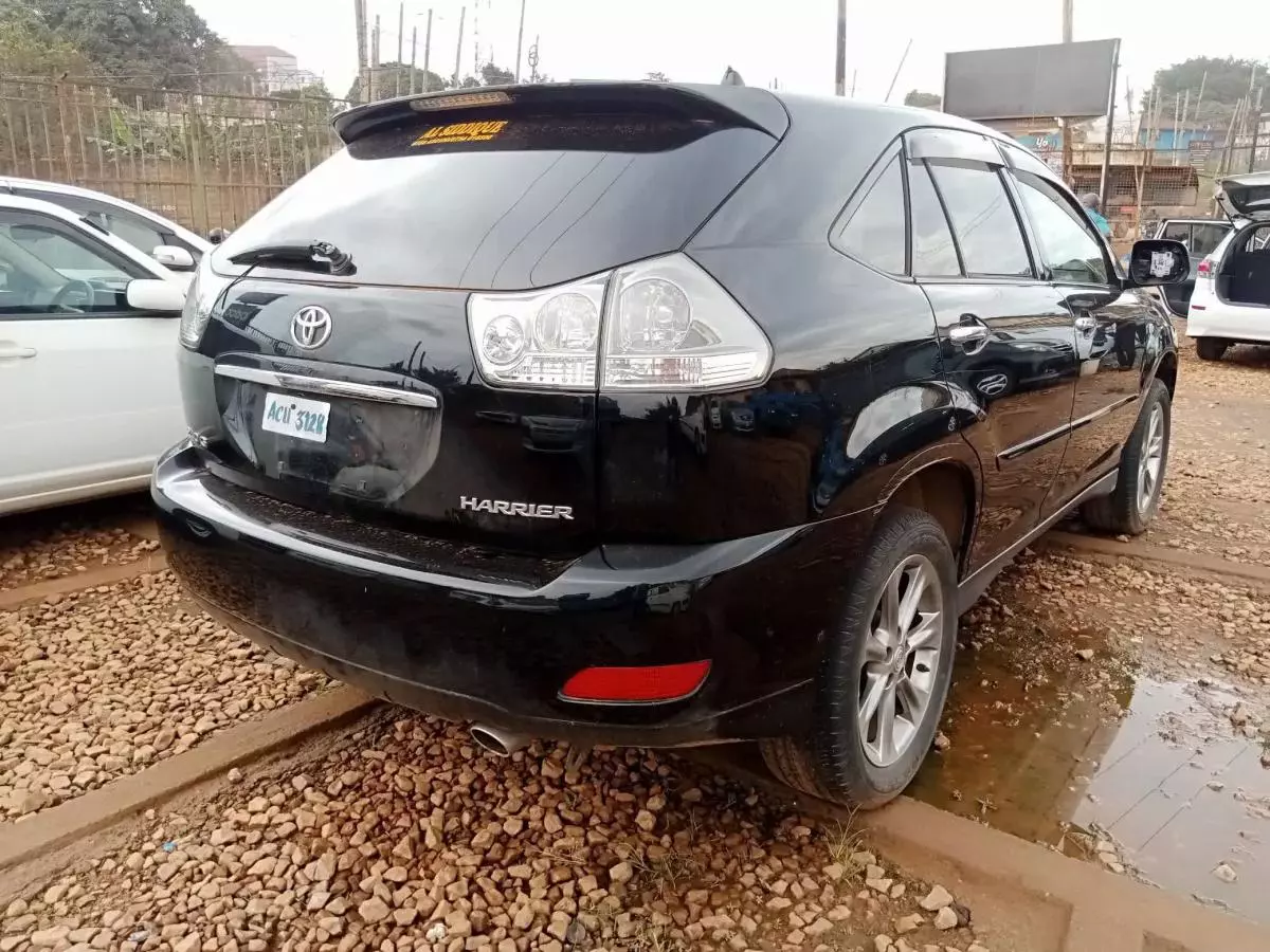 Toyota Harrier   - 2011