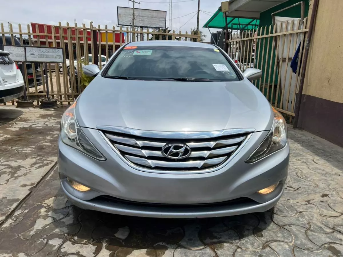 Hyundai Sonata   - 2012