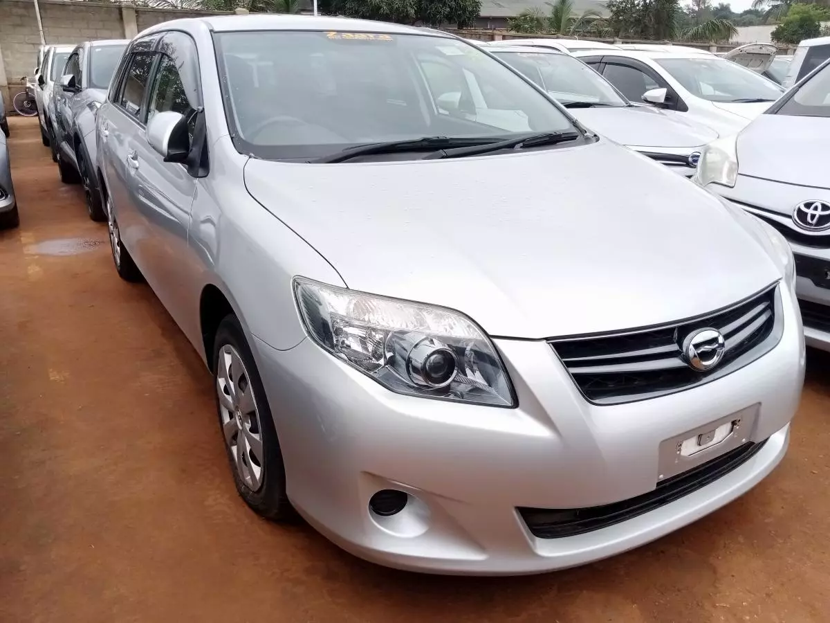 Toyota Fielder    - 2012