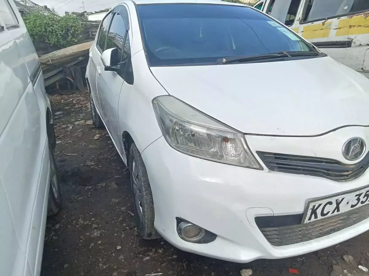 Toyota Vitz   - 2015