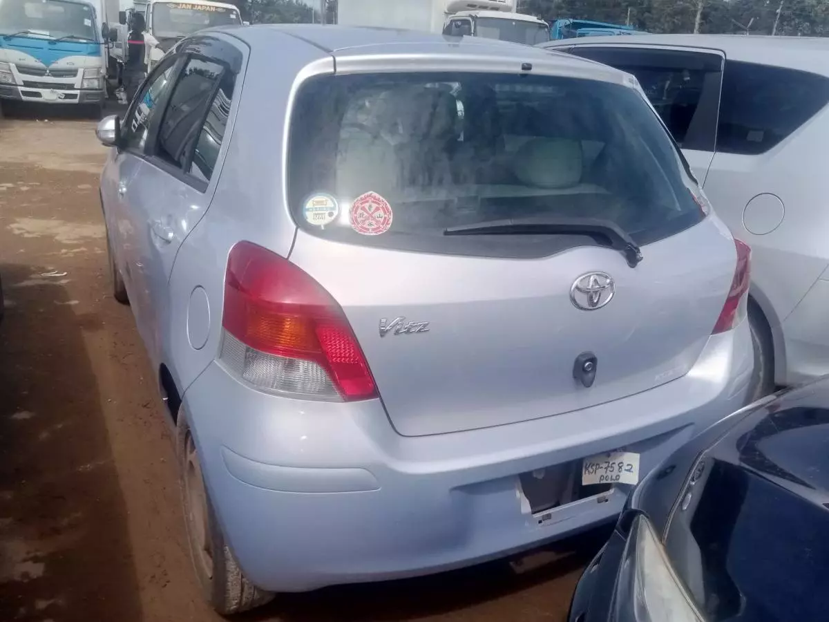 Toyota Vitz   - 2009