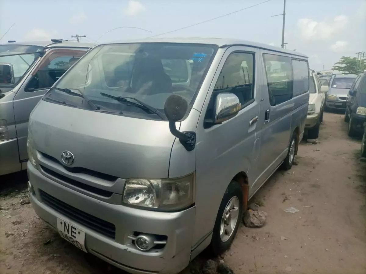 Toyota Hiace   - 2009