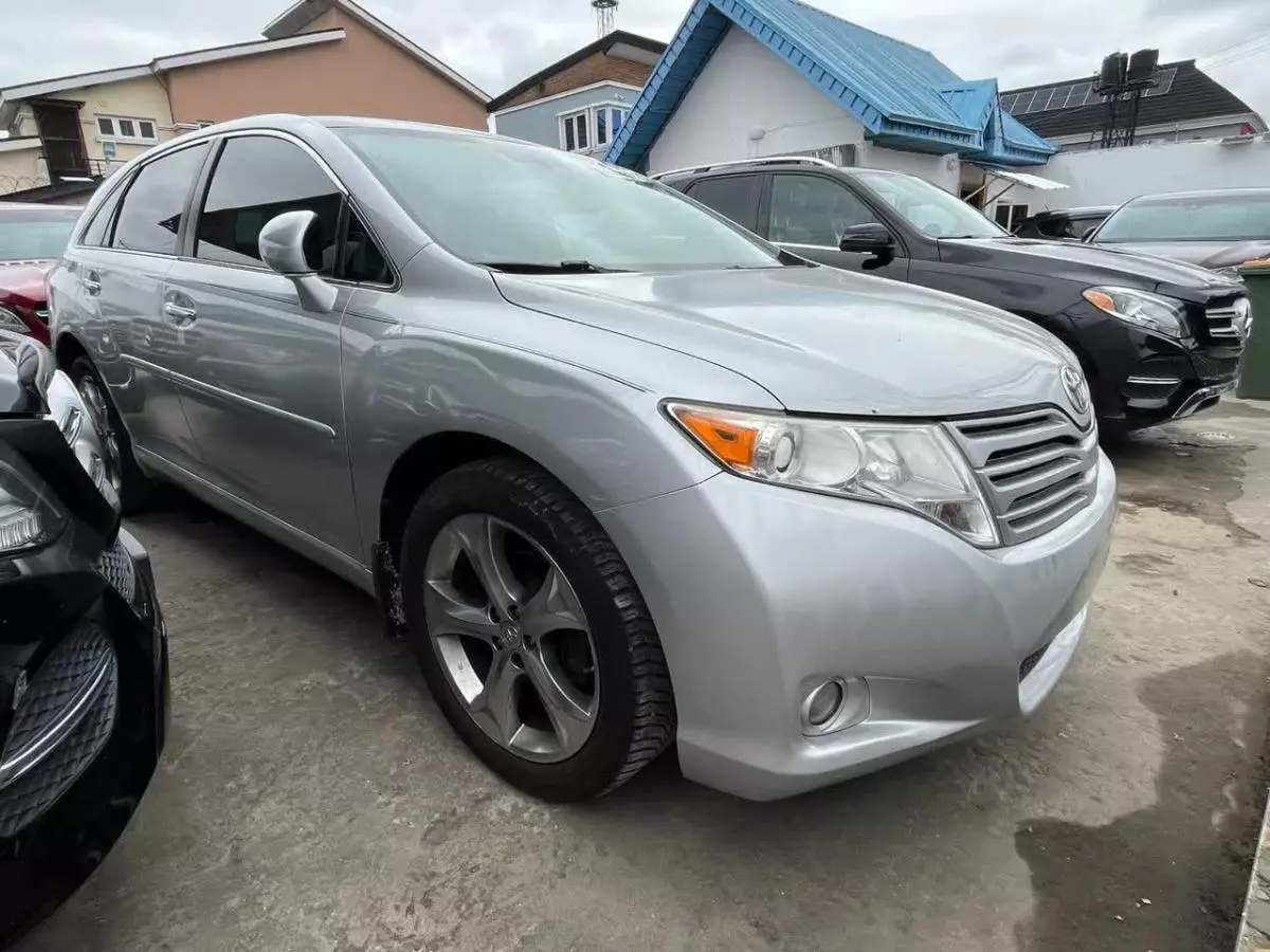 Toyota Venza   - 2011