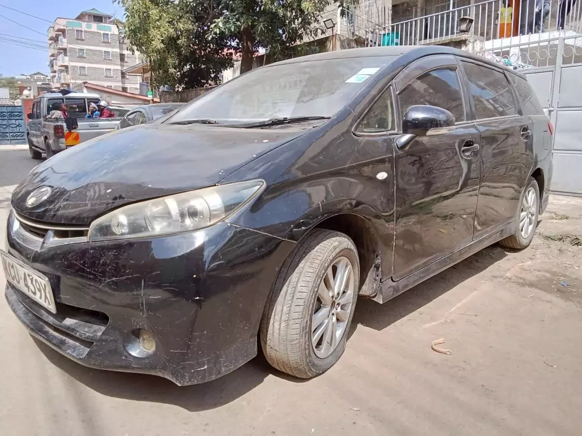 Toyota Wish   - 2012