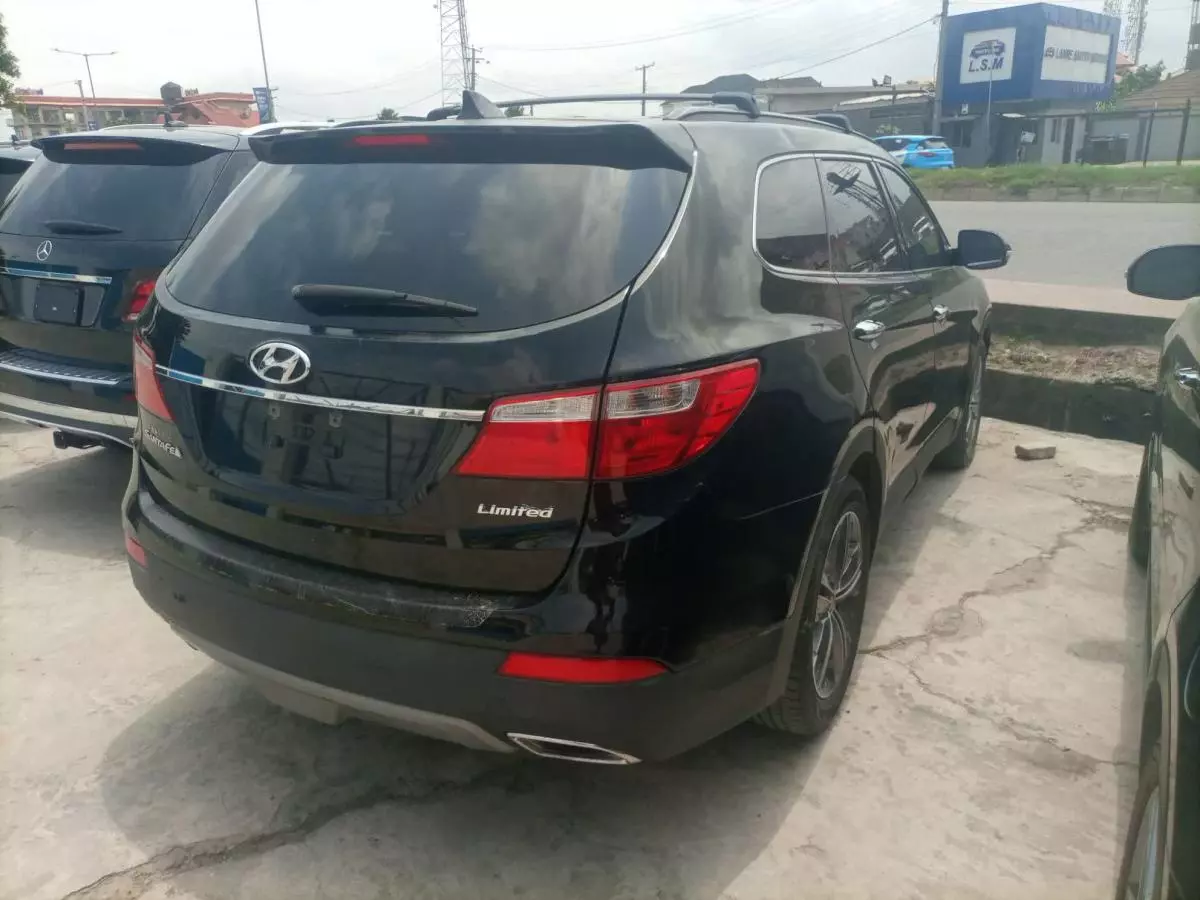 Hyundai Santa Fe   - 2013