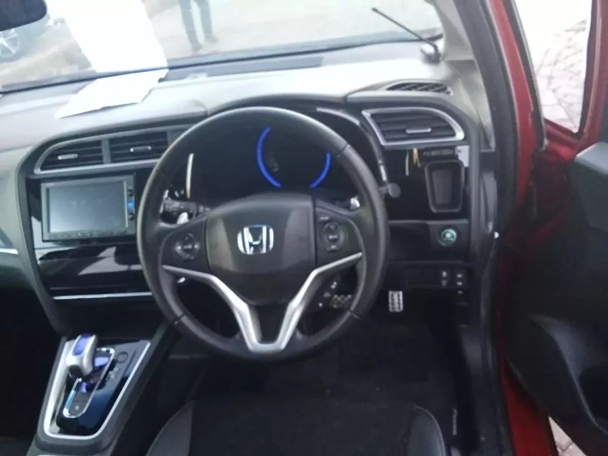 Honda Fit shuttle hybrid   - 2017