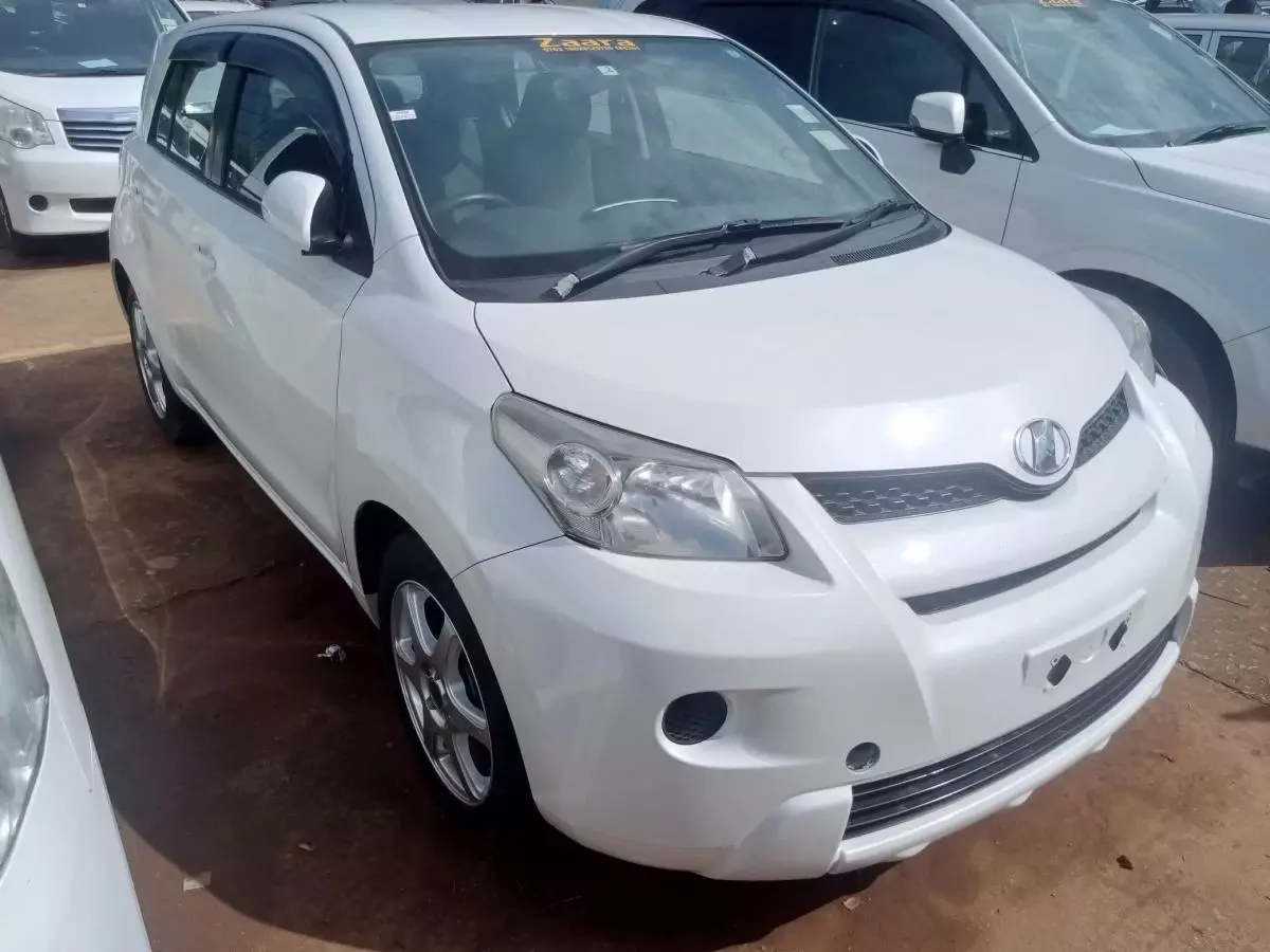 Toyota Ist    - 2011