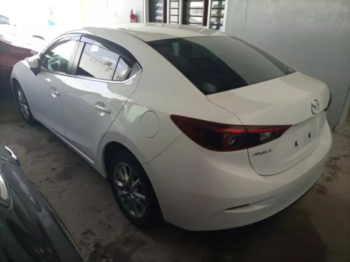 Mazda Axela  - 2015