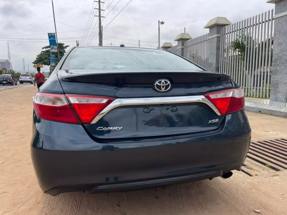 Toyota Camry   - 2015