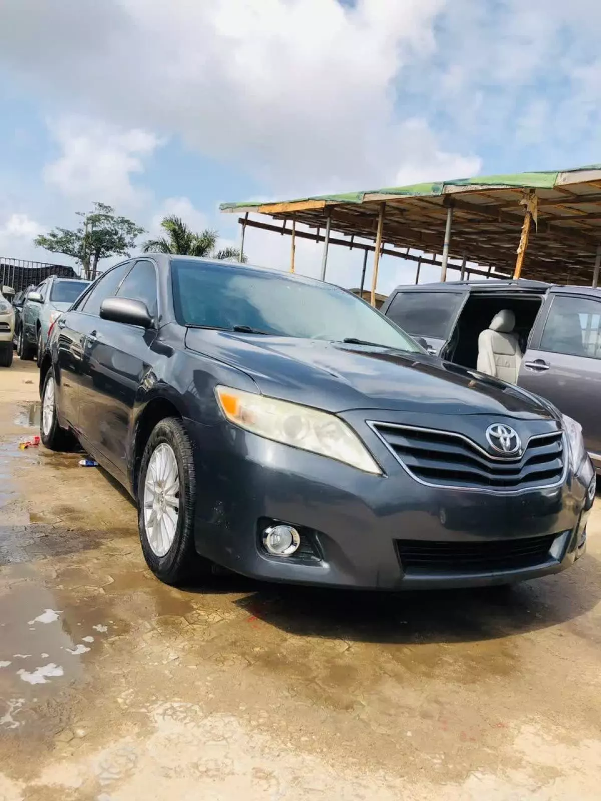 Toyota Camry   - 2010