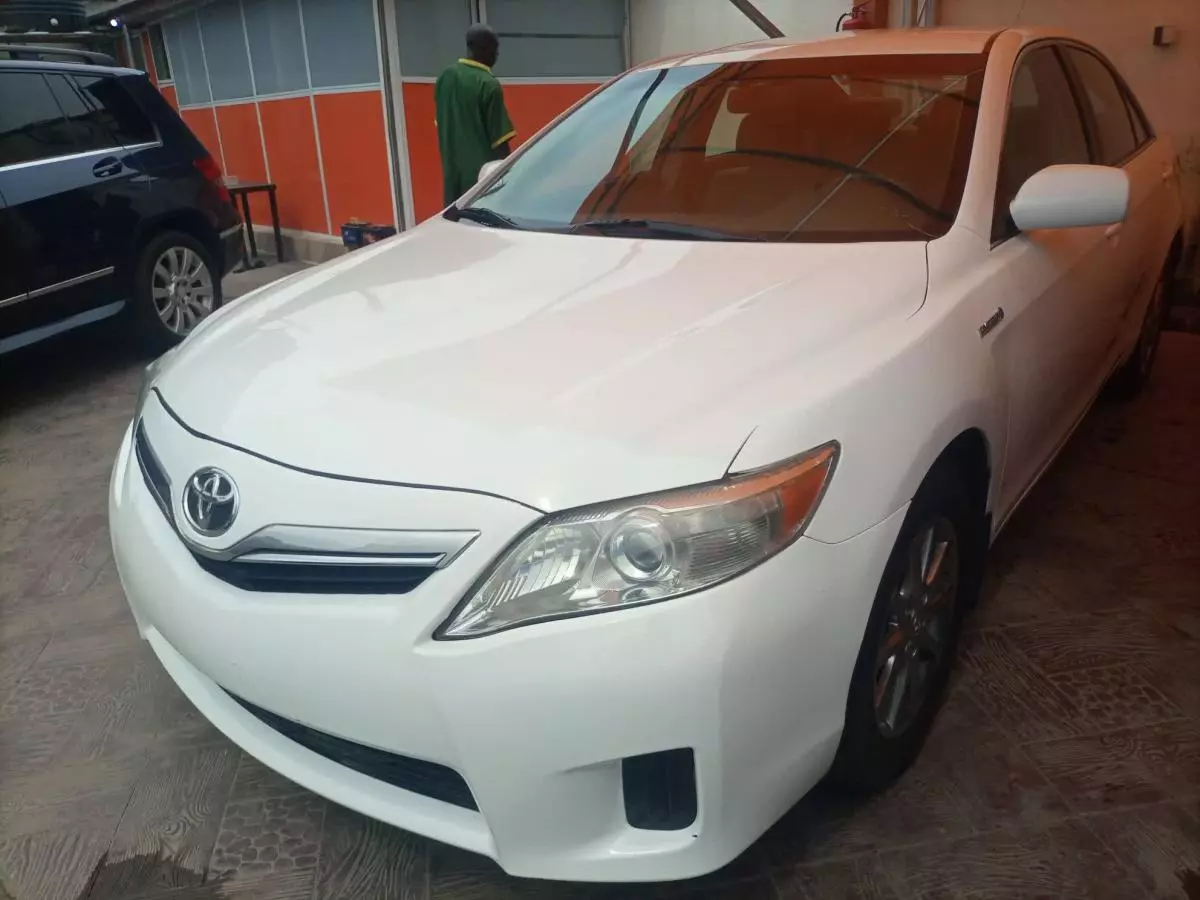 Toyota Camry - 2010