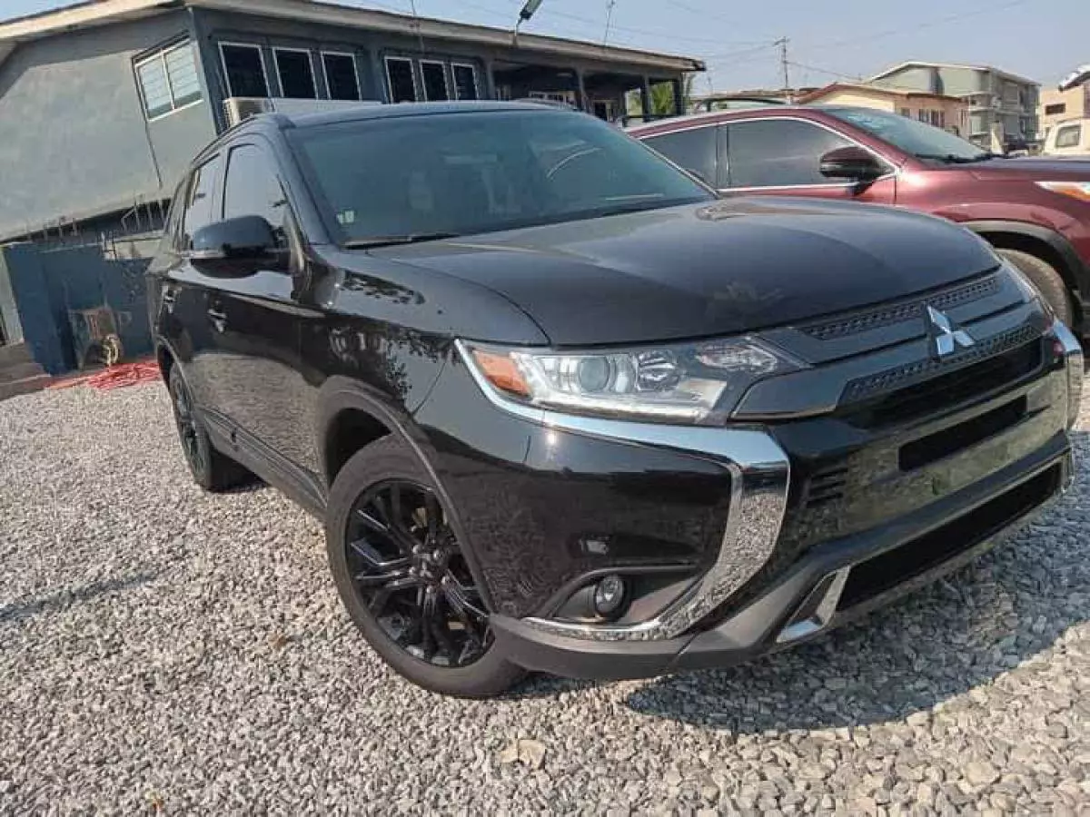 Mitsubishi OUTLANDER   - 2019