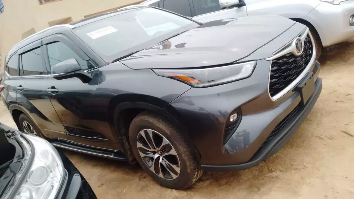 Toyota Highlander   - 2021