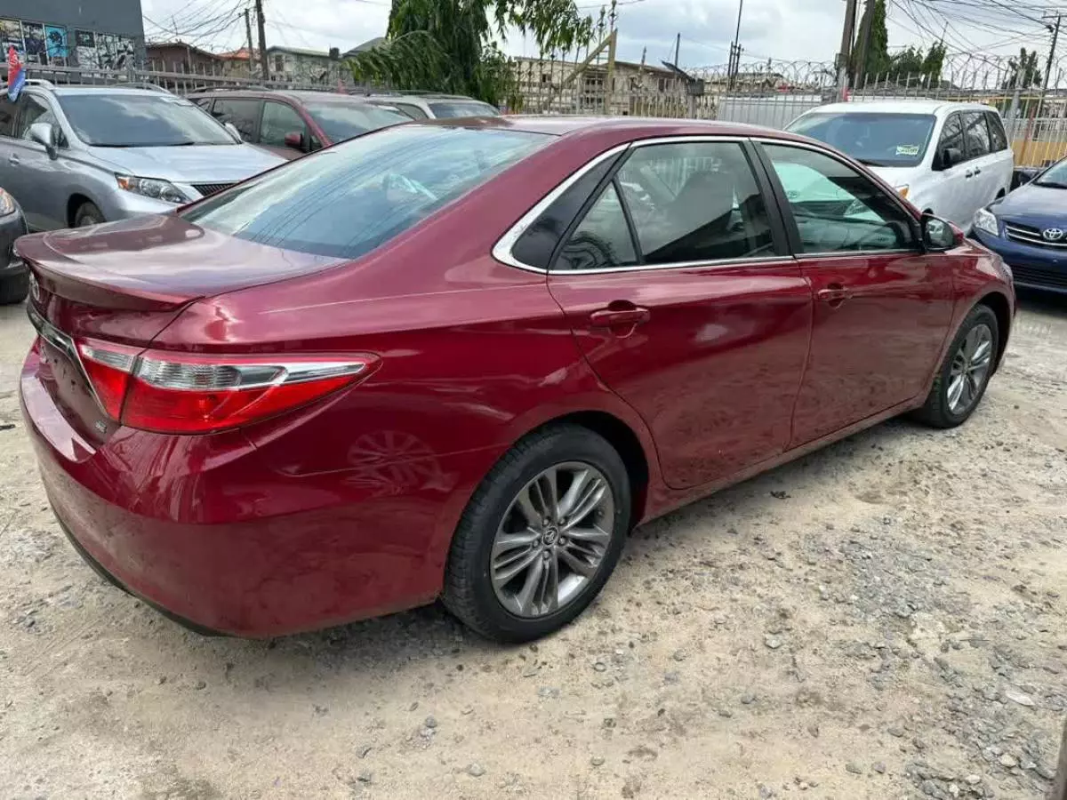 Toyota Camry - 2015
