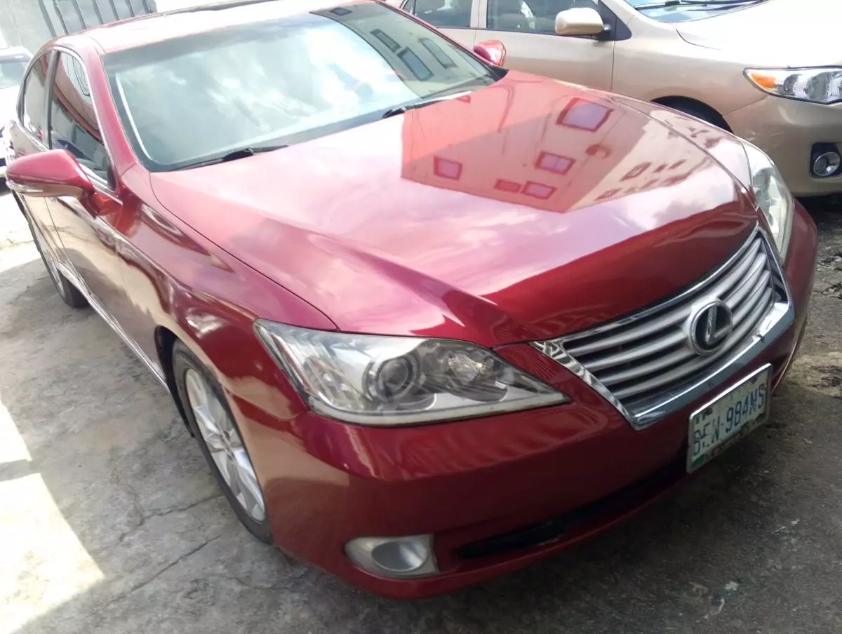 Lexus ES 350   - 2010