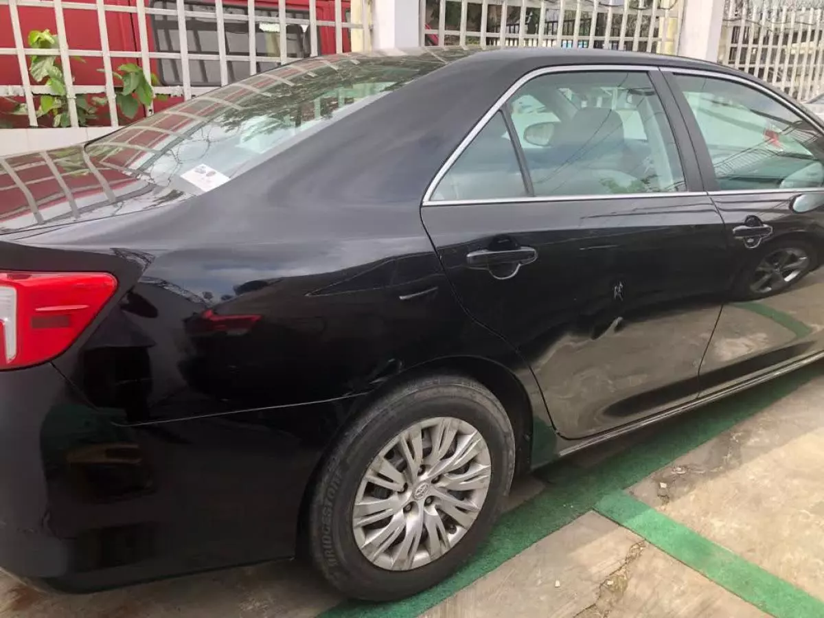 Toyota Camry   - 2012