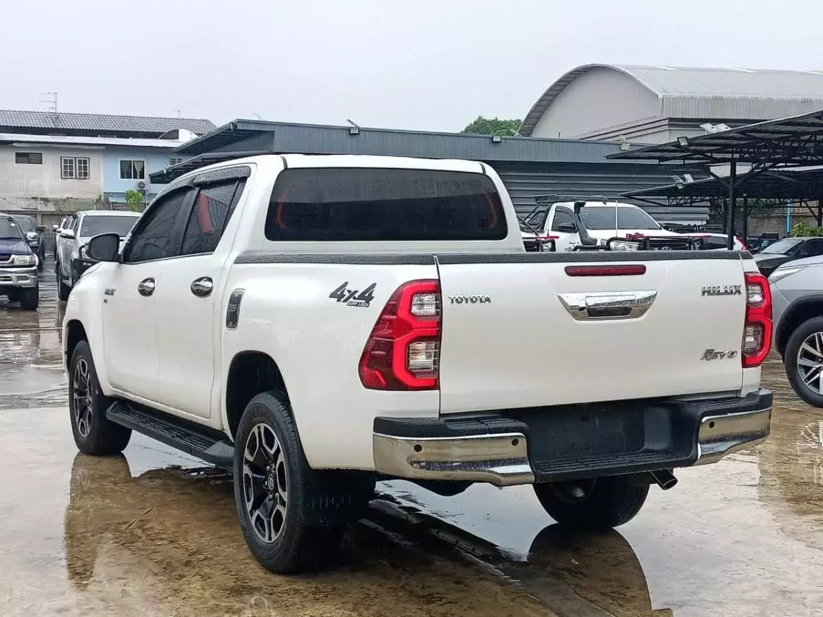 Toyota Hilux   - 2020