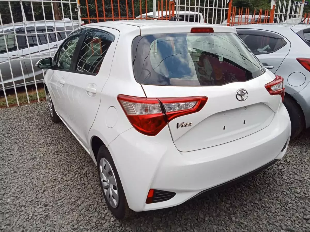 Toyota Vitz   - 2017