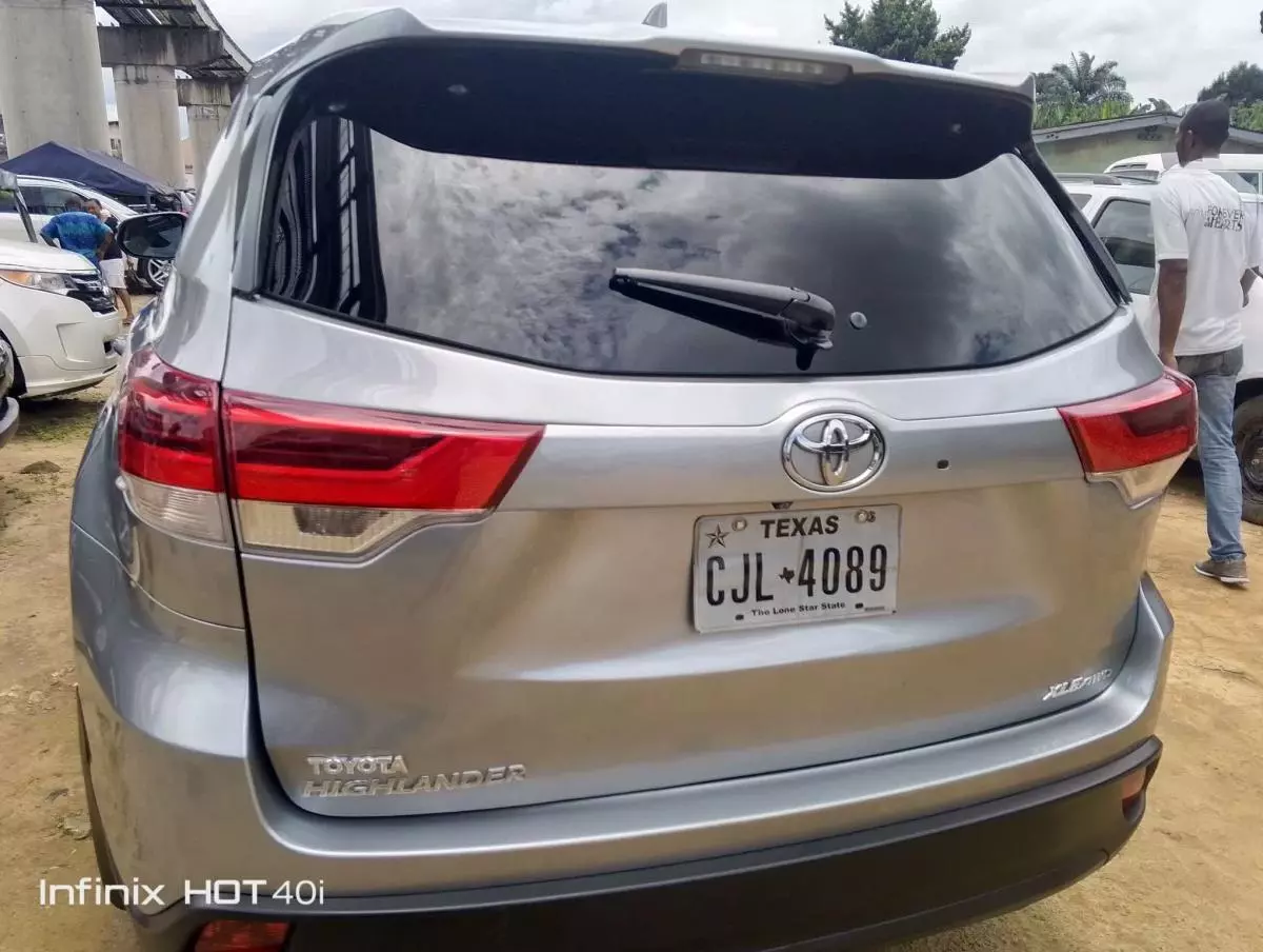 Toyota Highlander   - 2014