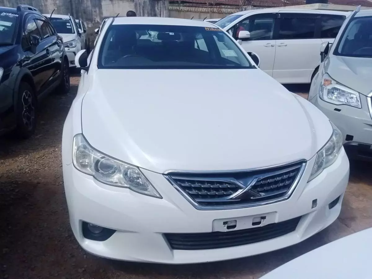 Toyota Mark X   - 2010