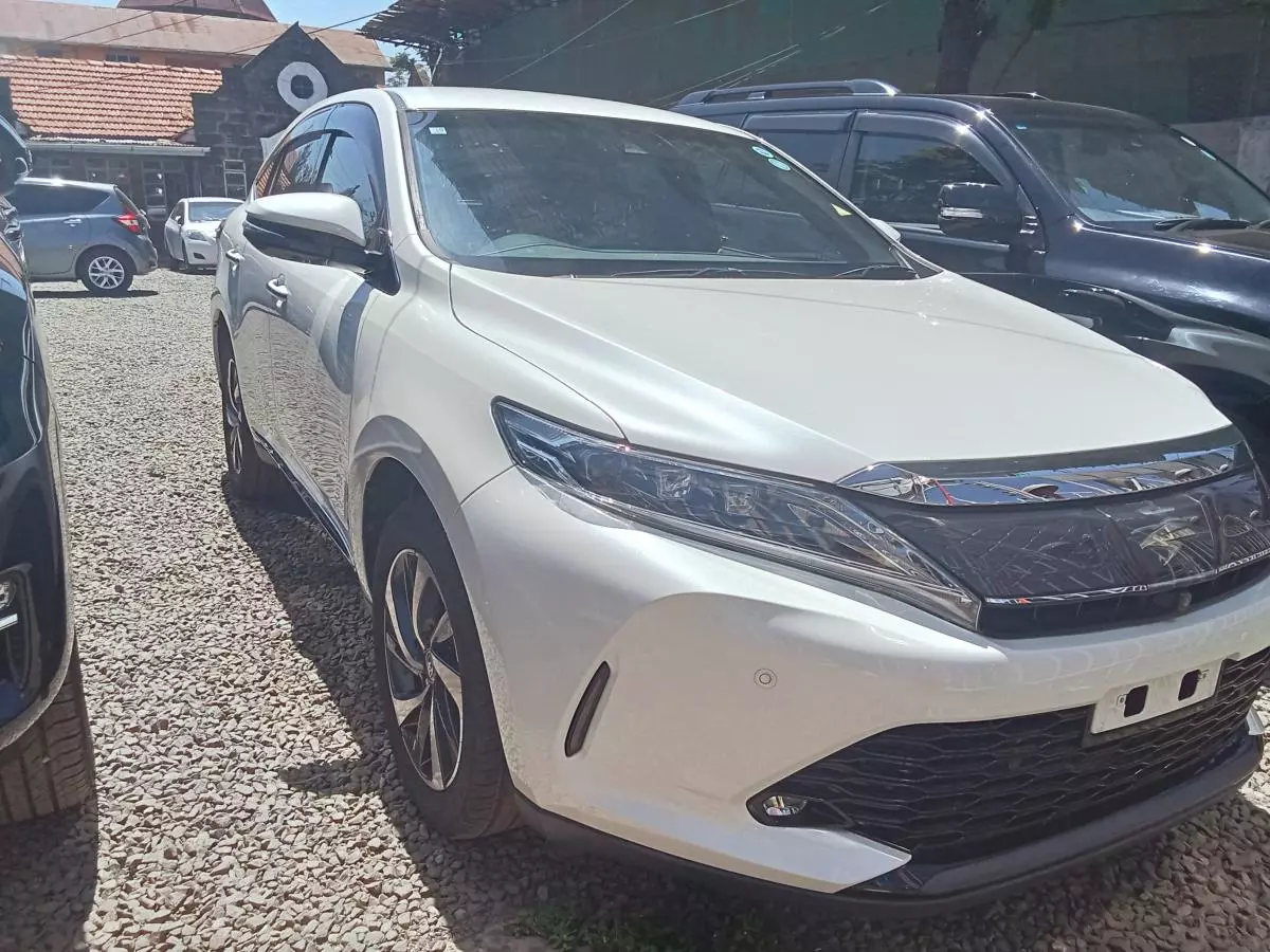 Toyota Harrier   - 2017