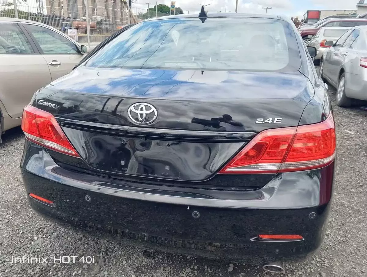 Toyota Camry   - 2012