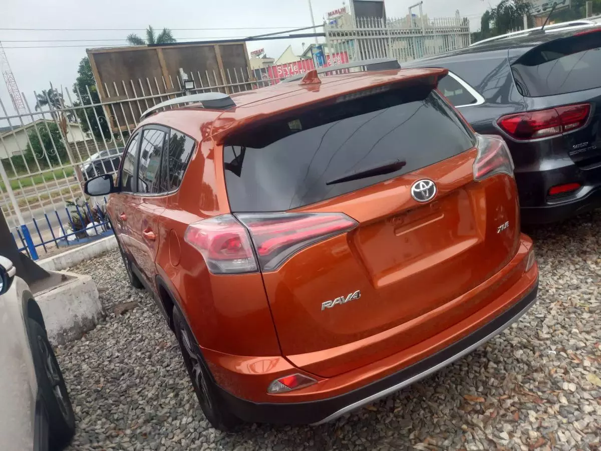 Toyota Rav4   - 2017