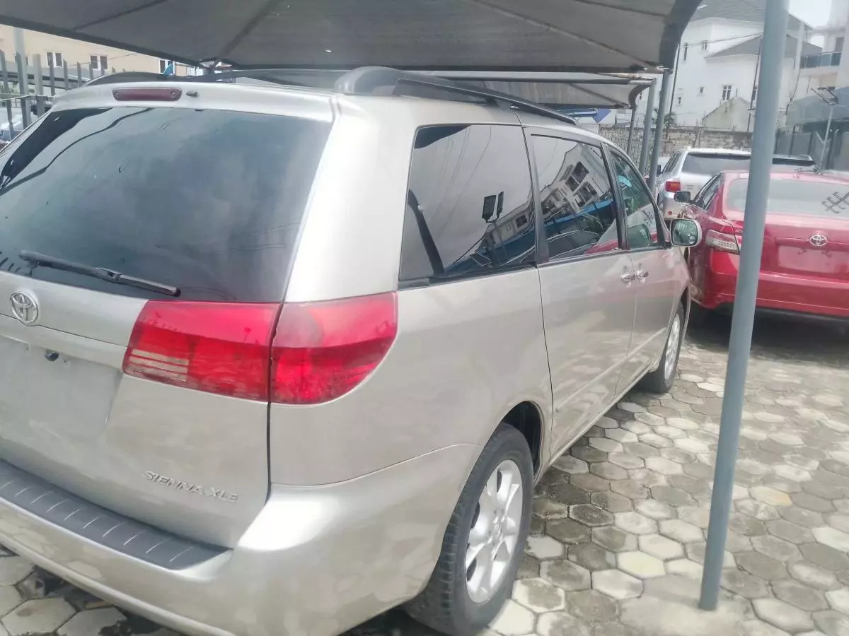 Toyota Sienna   - 2005