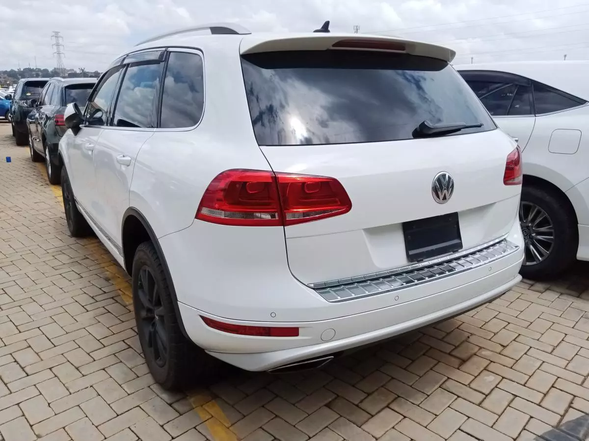 Volkswagen Touareg   - 2011