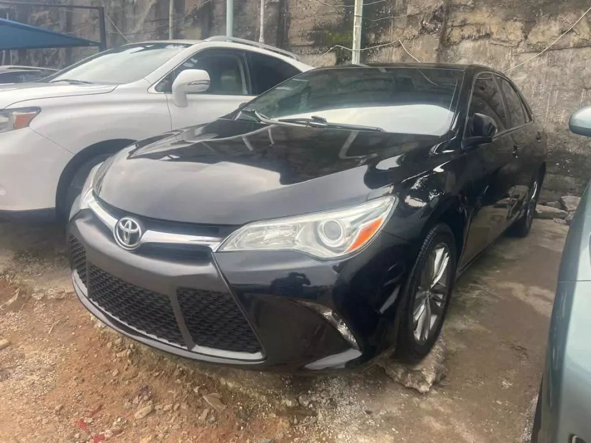 Toyota Camry   - 2016