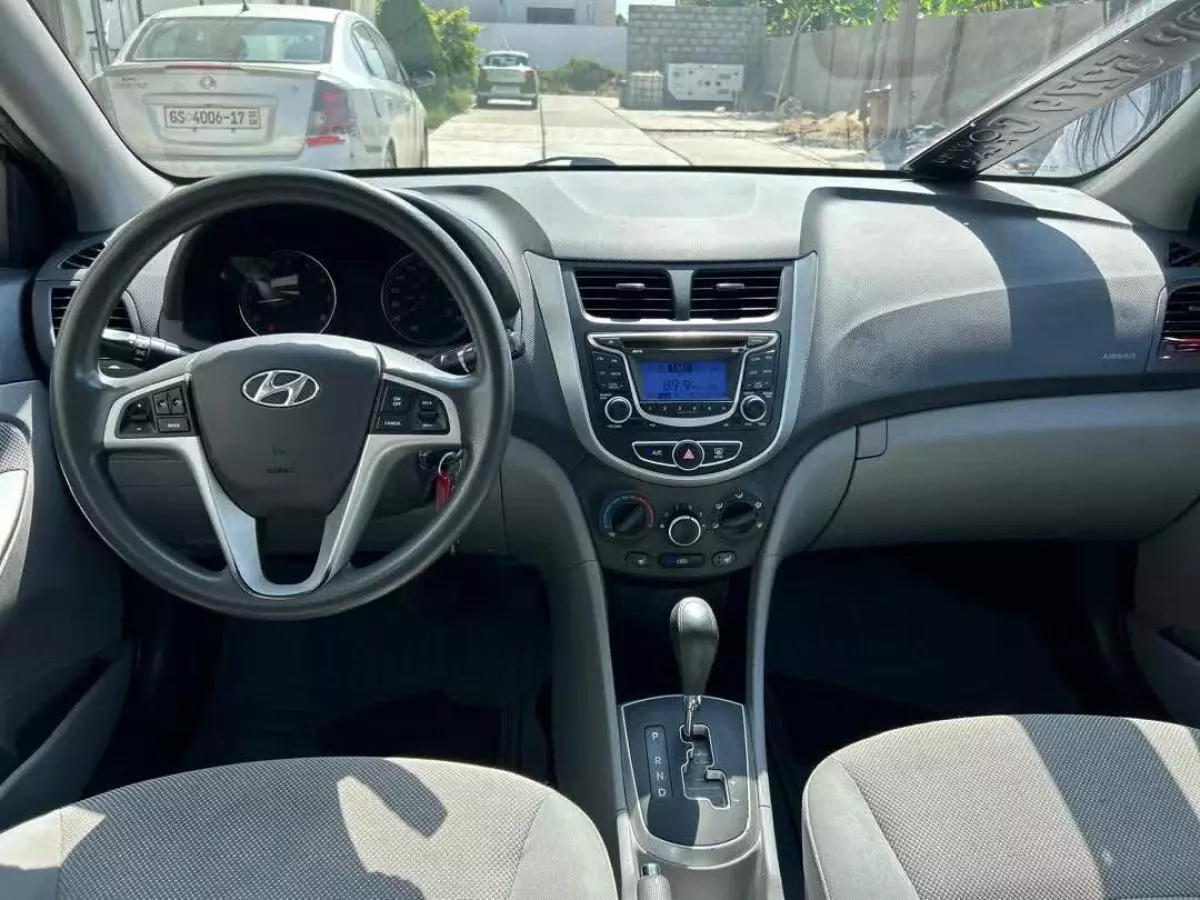 Hyundai Accent   - 2013