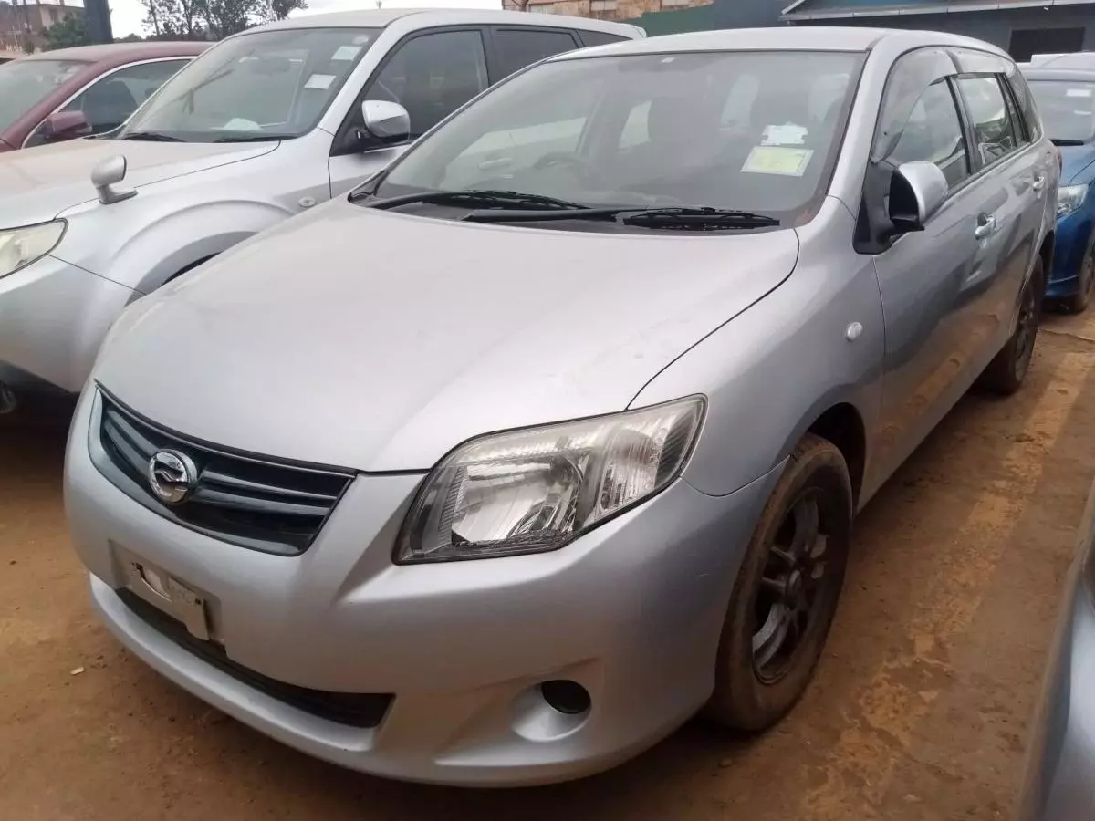 Toyota Fielder    - 2011