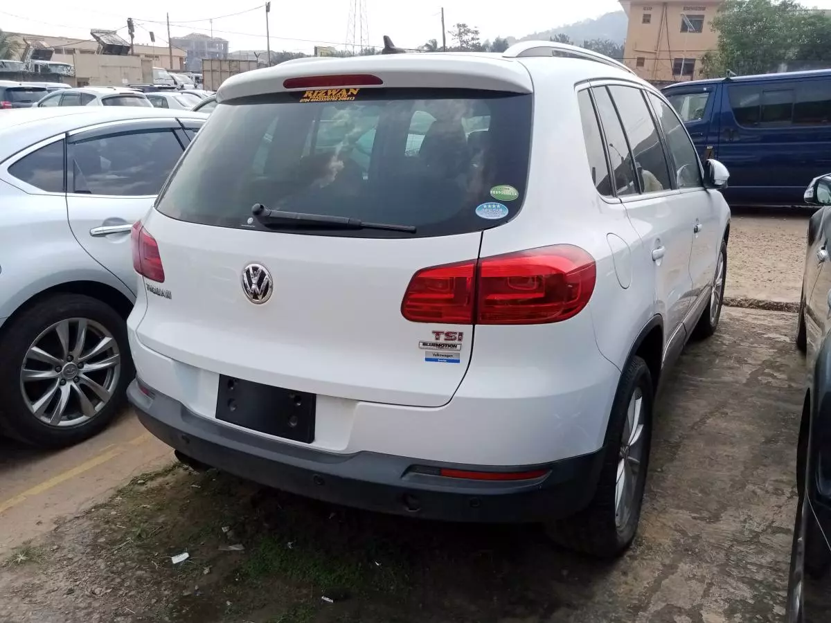 Volkswagen Tiguan   - 2014