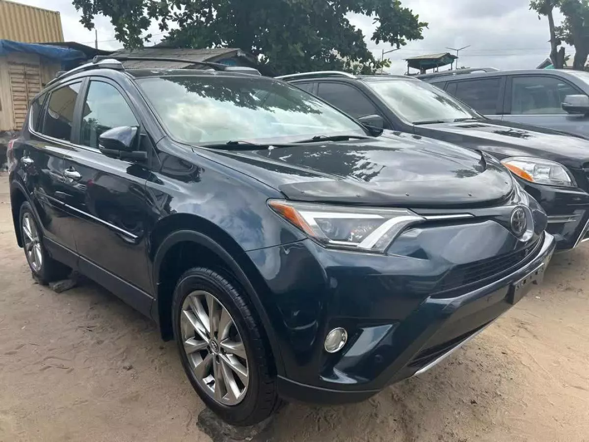 Toyota RAV 4   - 2017