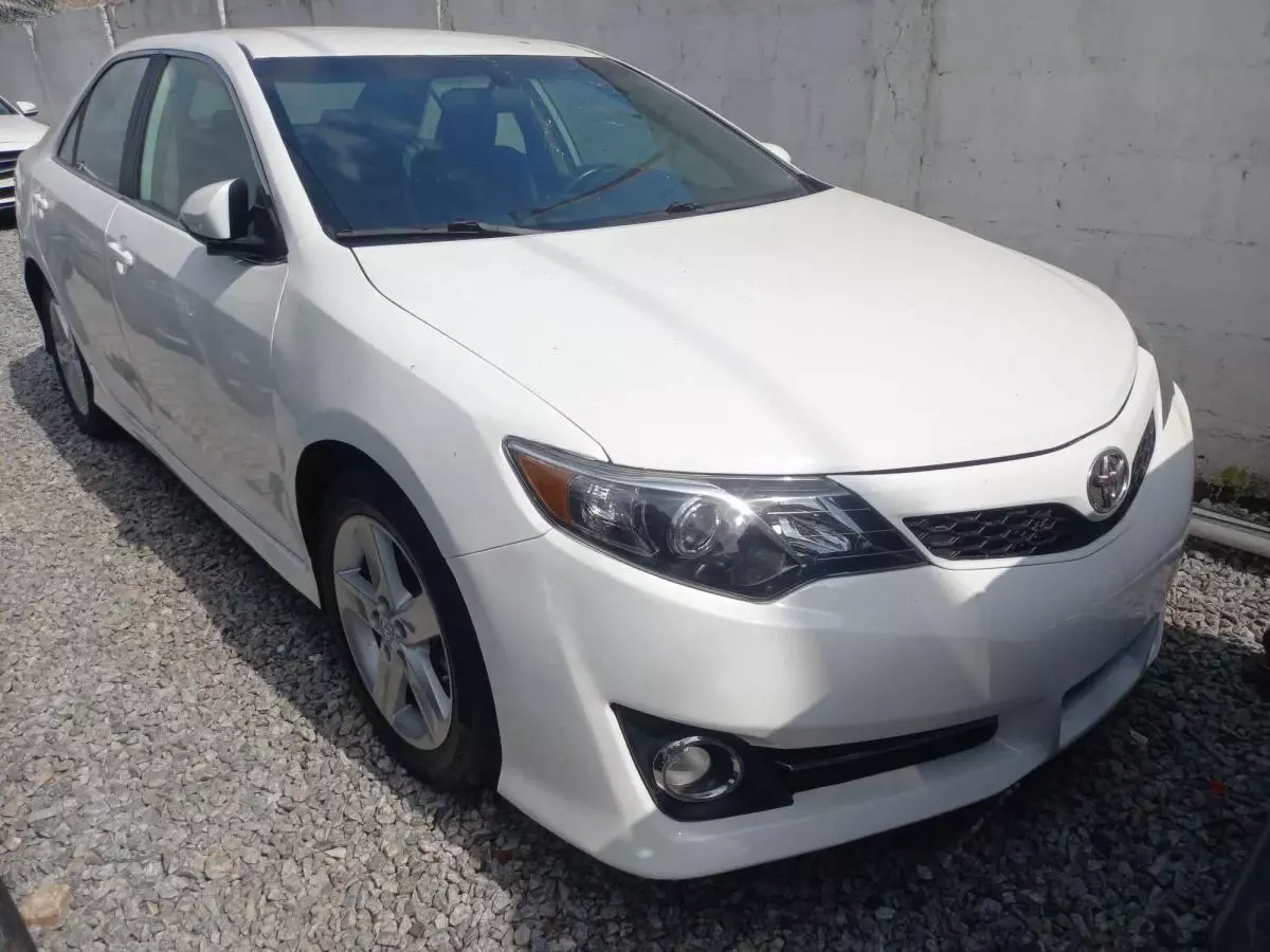 Toyota Camry   - 2014