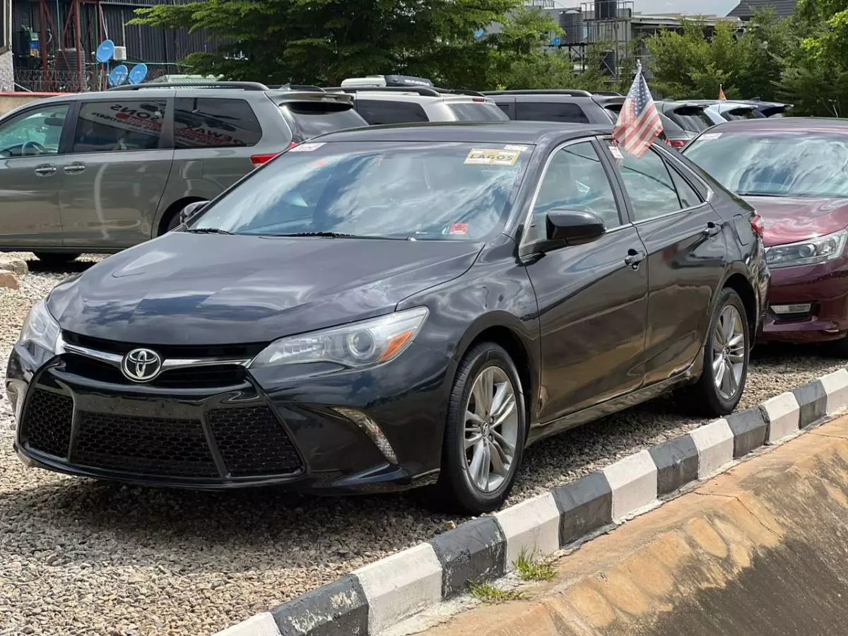 Toyota Camry   - 2016