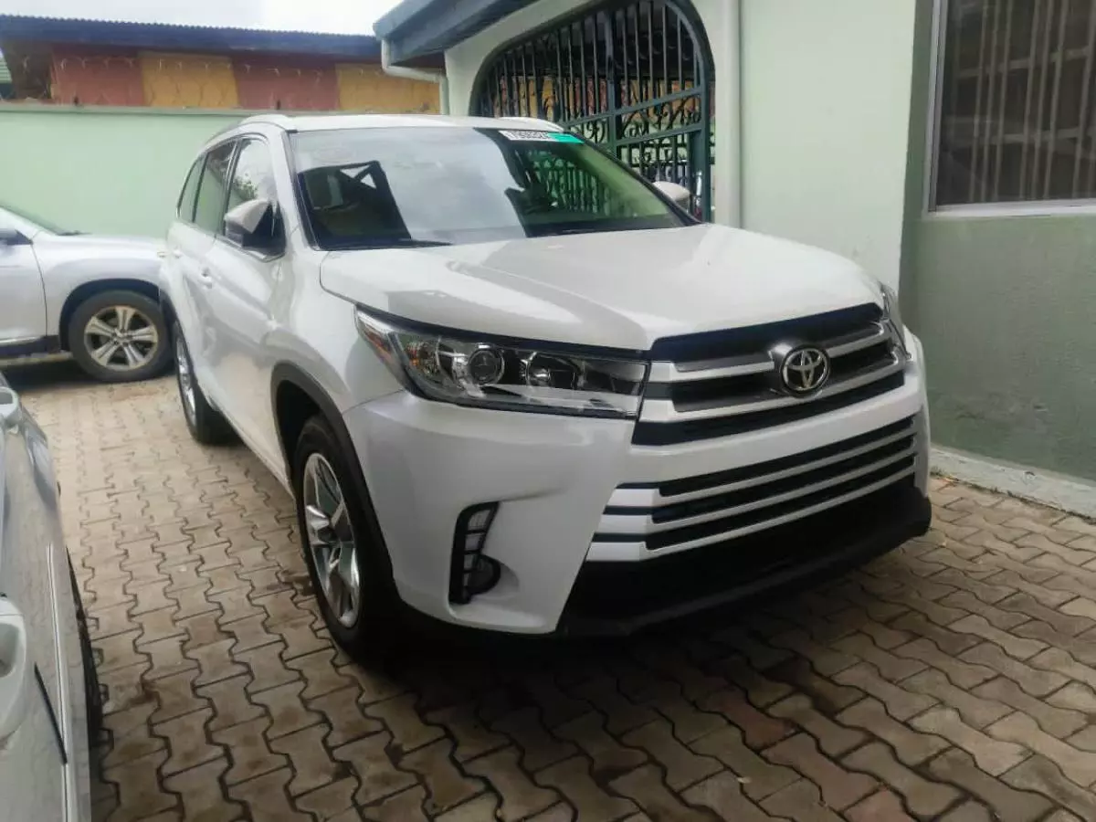 Toyota Highlander   - 2014