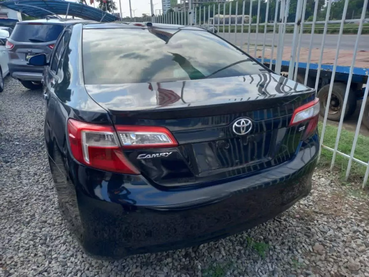 Toyota Camry   - 2013