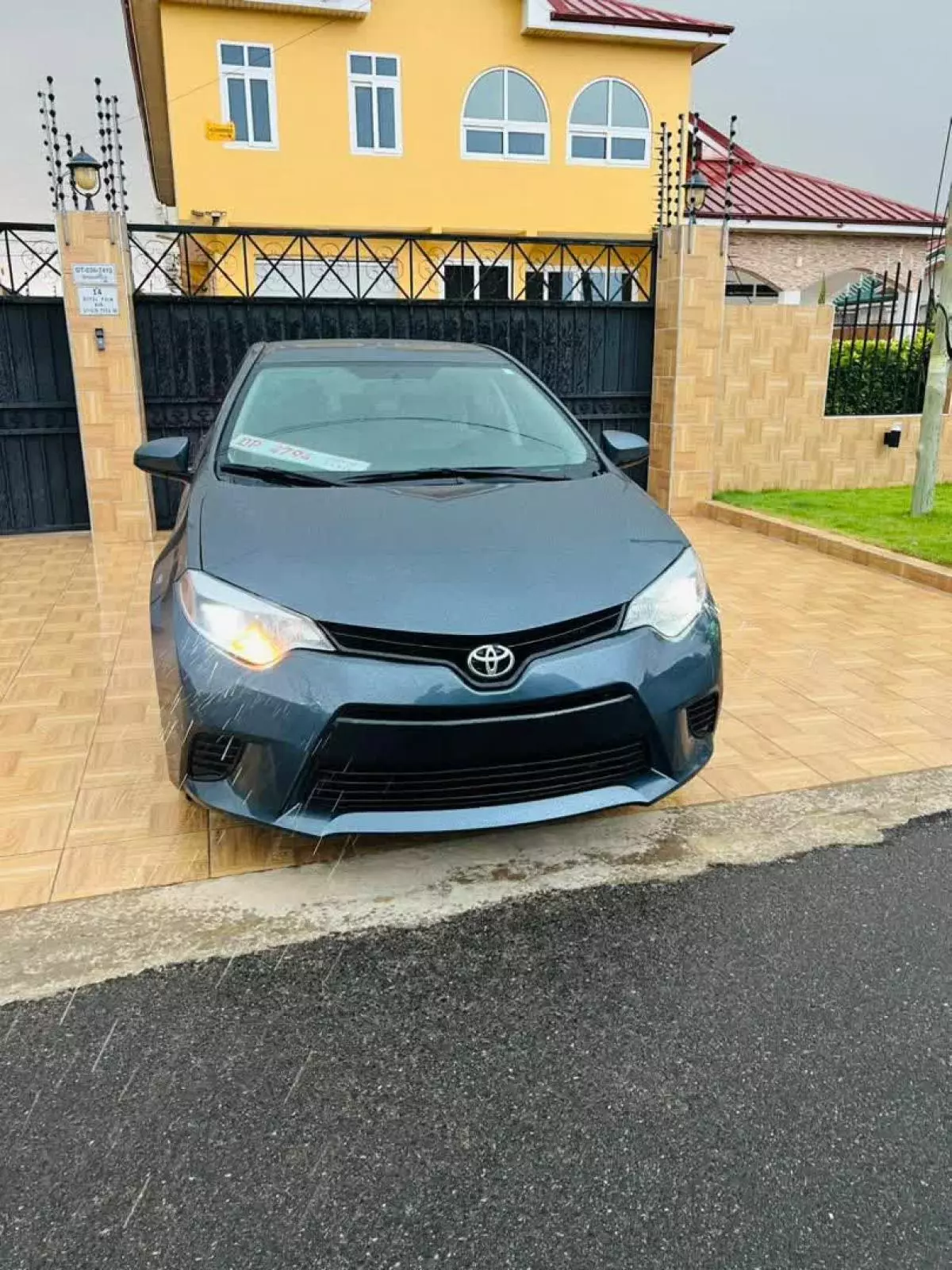 Toyota Corolla   - 2016